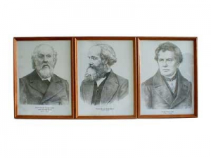 Портреты выдающихся физиков (деревянная рамка, под стеклом) - fgospostavki.ru - Ейск