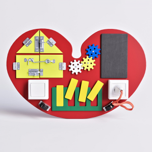 Бизиборд «Любящее сердце» - fgospostavki.ru - Ейск