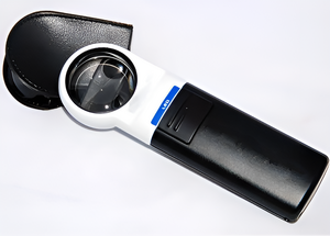 Лупа карманная с подсветкой (7х) - fgospostavki.ru - Ейск