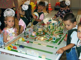 Настольно-напольная игра (магнитно-маркерный макет) "Азбука дорог" с комплектом тематических магнитов - fgospostavki.ru - Ейск